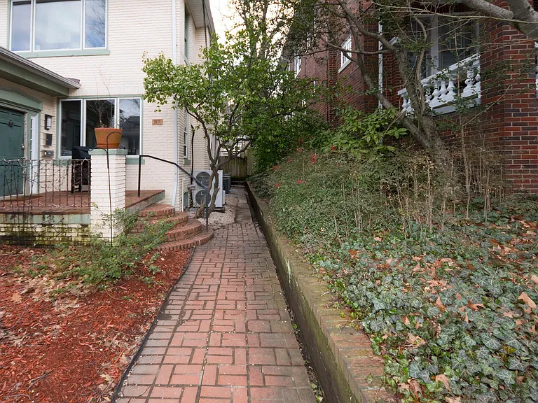 2817 Bellevue Ter NW — Photo 24