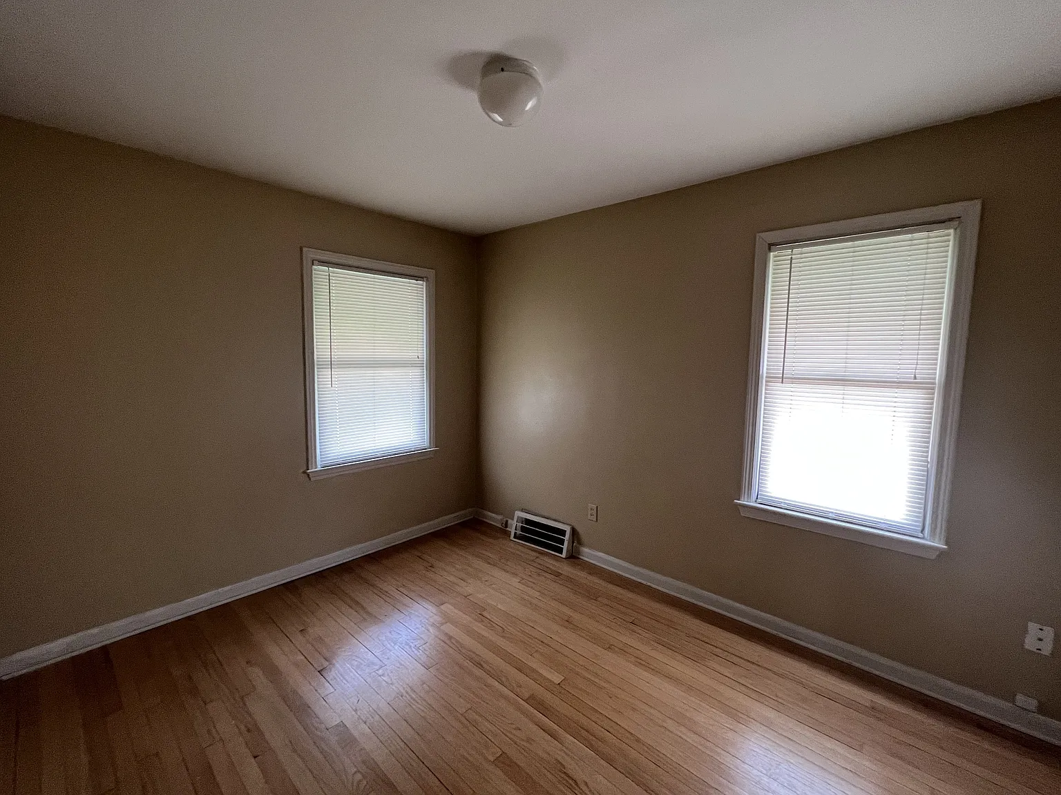 Adorable Center Line Bungalow — Photo 3