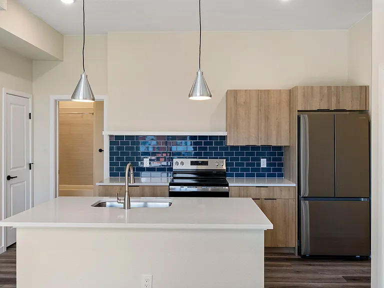 810 S Weber St — Photo 3