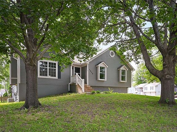 3rd image of 1609 NE Jade Ct