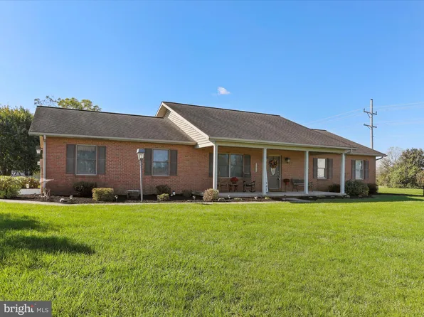 1074 Jason Dr, Greencastle, PA 17225