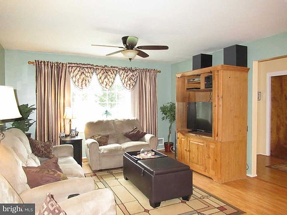 5th image of 4 Donna Lynn Ln