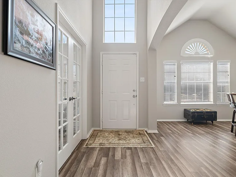 7914 Kristina Dr — Photo 6