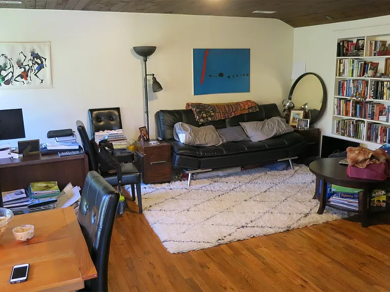 1114A Wellford St — Photo 13