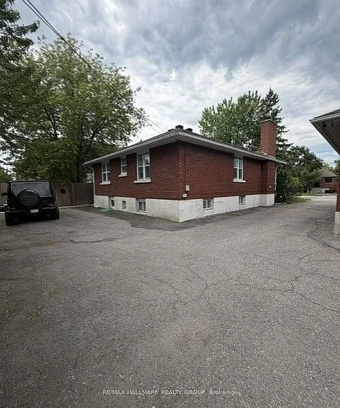 98 Donald St #2 — Photo 4