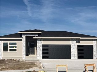 2200 NE Little Beaver Dr, Grimes, IA 50111