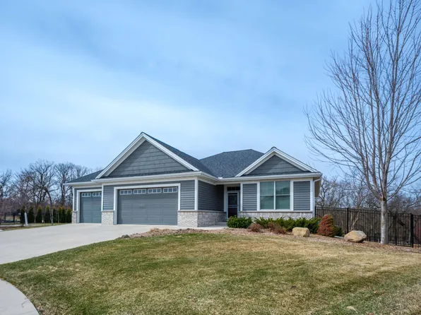 2482 Fieldstone Rd SW, Rochester, MN 55902
