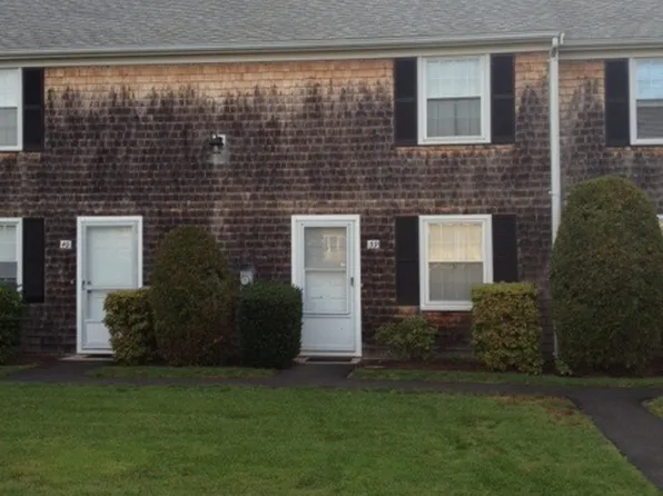 135 W Main St APT 39, Hyannis, MA 02601