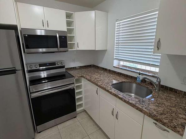 9851 Sandalfoot Blvd APT 220