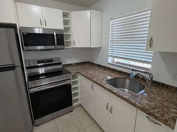 9851 Sandalfoot Blvd APT 220, Boca Raton, FL 33428