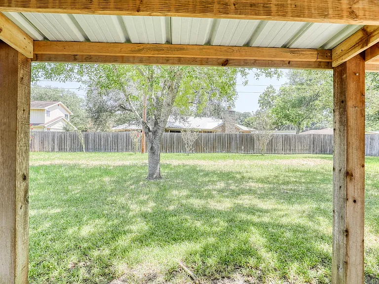 607 Rosewood Dr — Photo 24