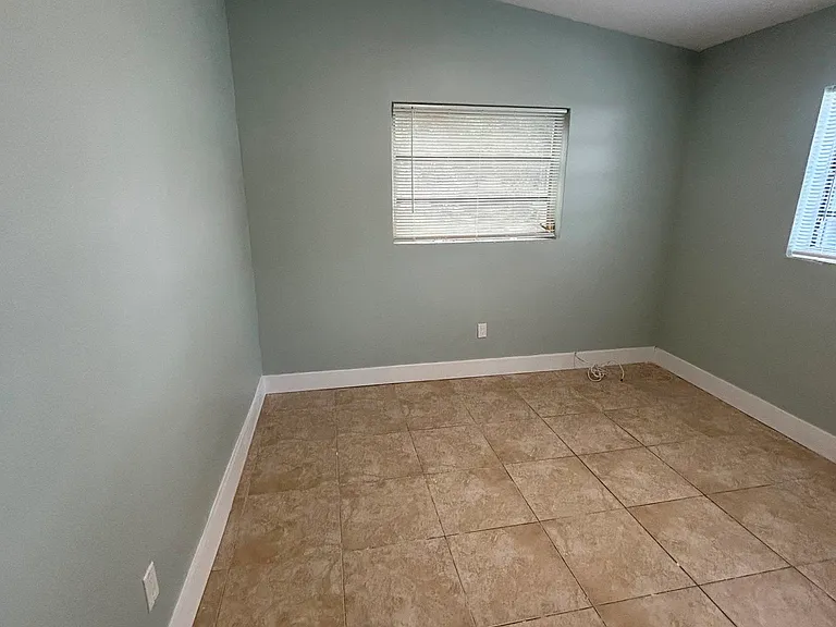 2911 NW 11th Pl #2 — Photo 7