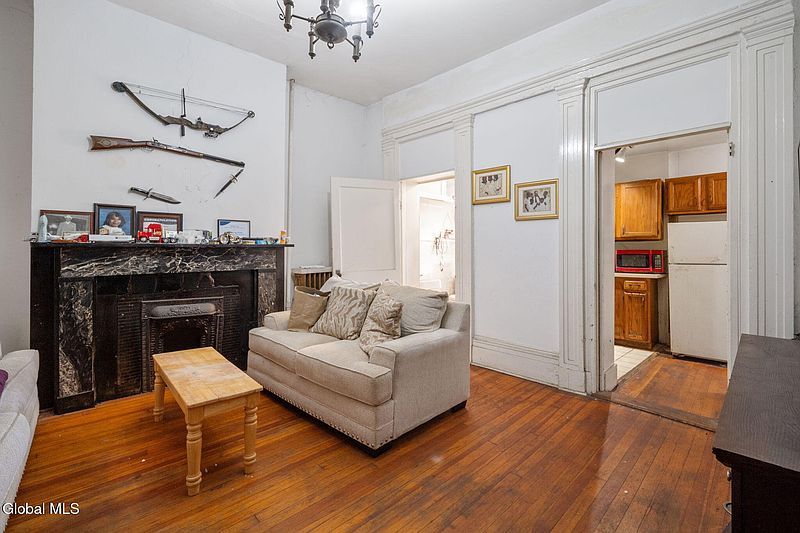 5th image of 128 Hamilton Street