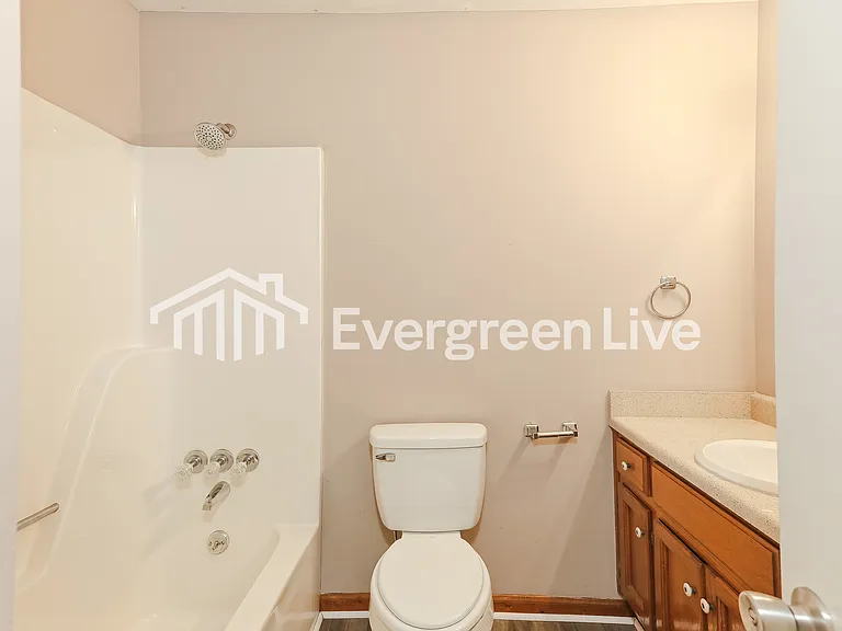 5246 Briarwood Cir — Photo 8