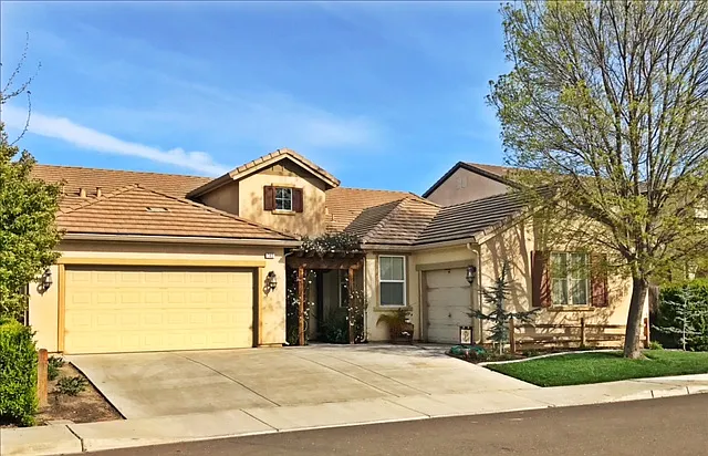 740 Mount Rushmore Dr photo 1