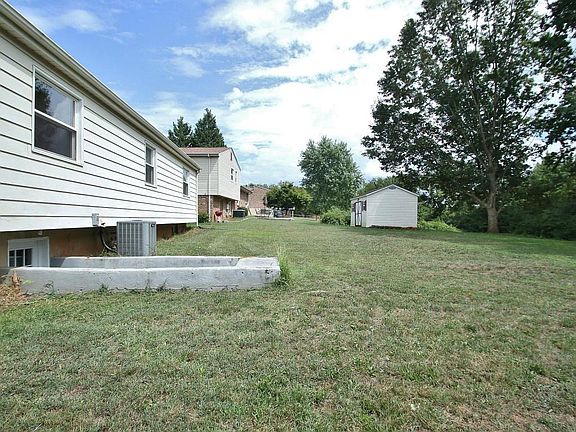5th image of 625 Elmcrest St NE