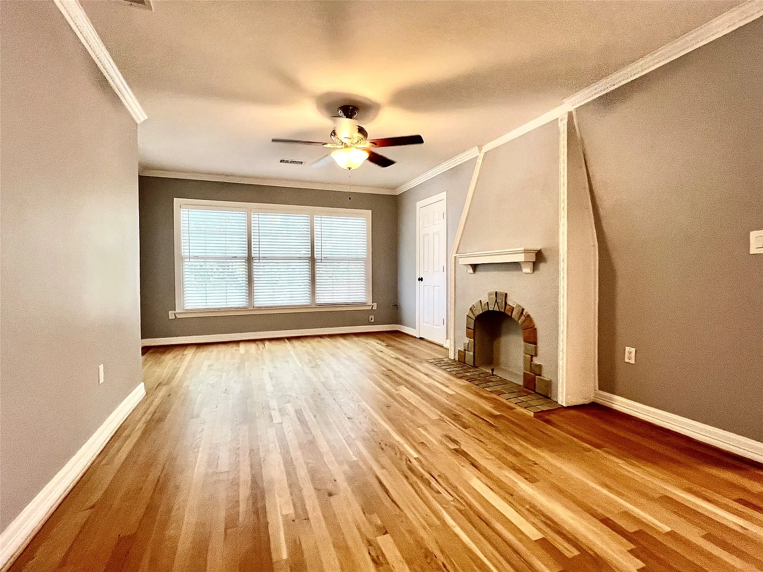 2 bed, 1.5 bath, 1248 sqft, $2,700 — Photo 3