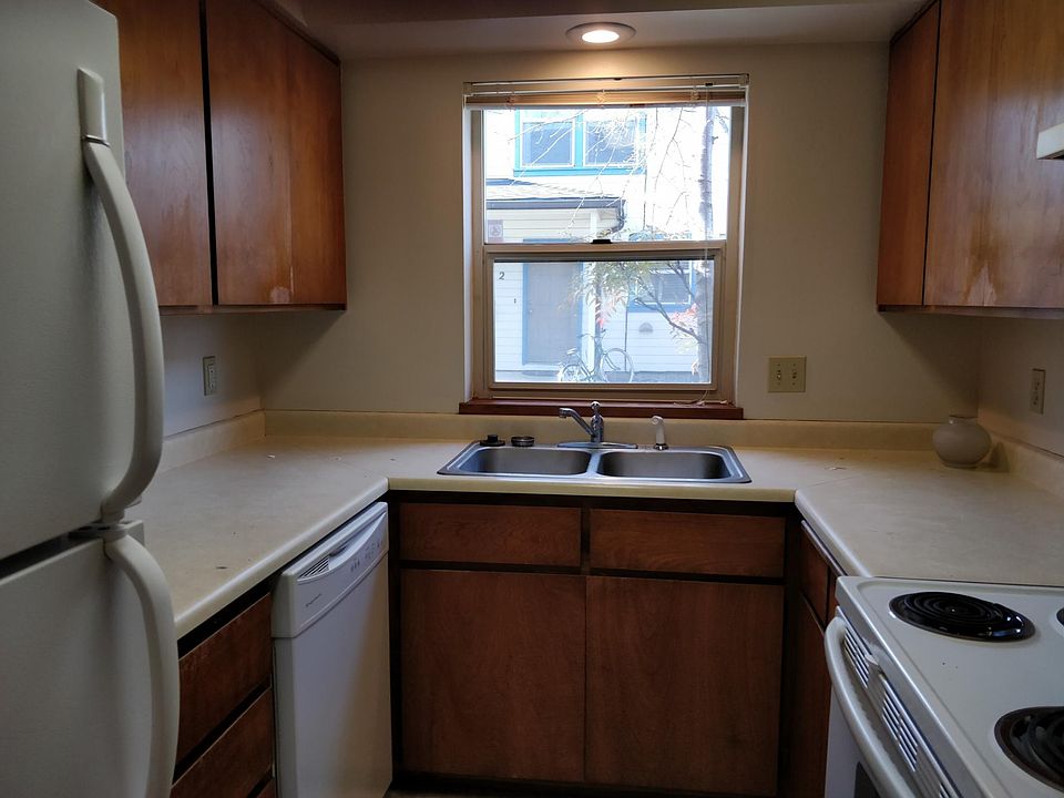 1st image of 132 Van Ness Ave APT 2