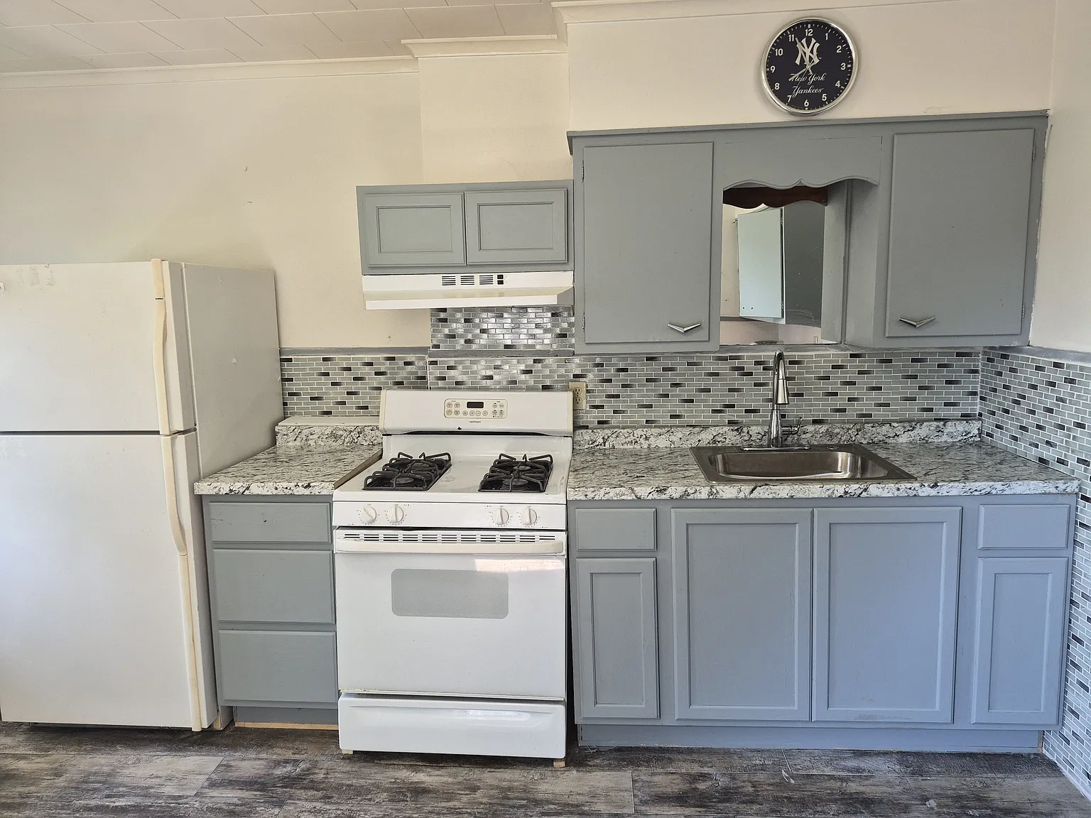 3 bed, 1250 sqft, $1,300 — Photo 3