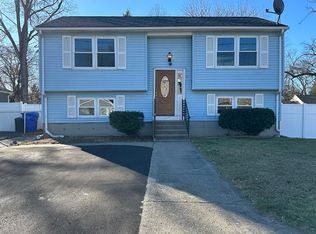 22 Gladstone St, Springfield, MA 01109