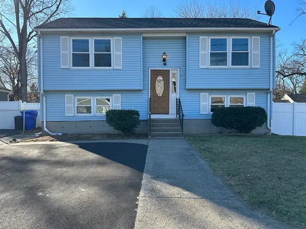 22 Gladstone St, Springfield, MA 01109