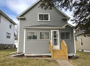 421 39th St, Moline, IL 61265