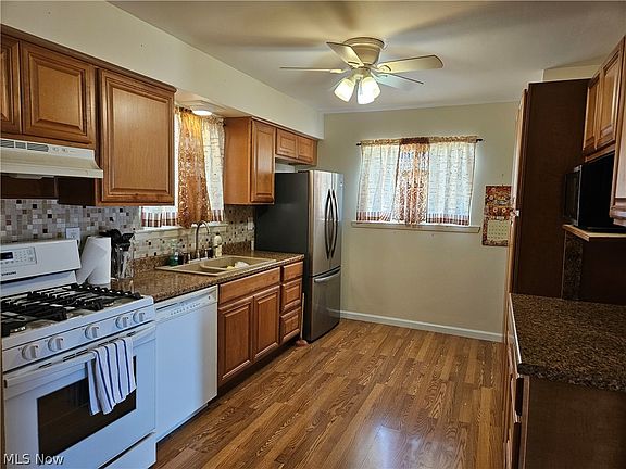 2nd image of 5770 Pemberton Dr