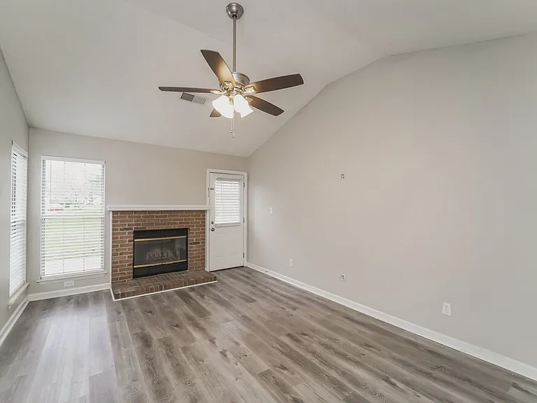 8908 Chesham Dr — Photo 5