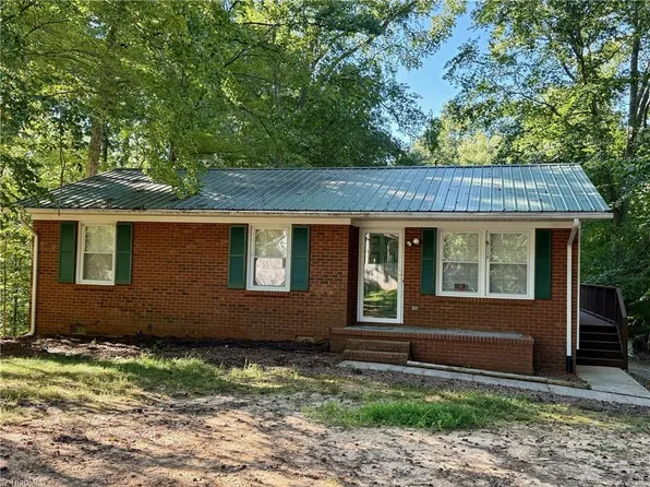 1045 Haywood St, Eden, NC 27288