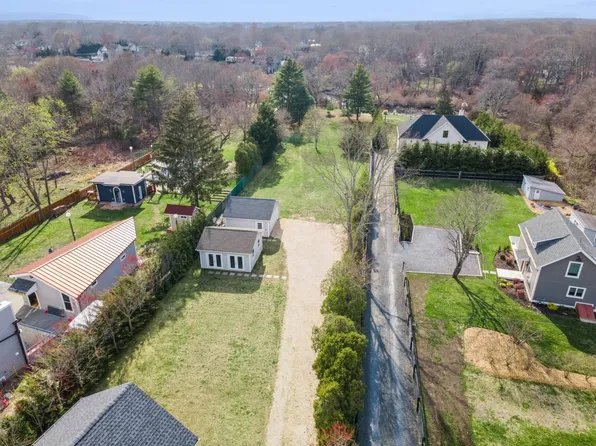 32 Senix Ave, Center Moriches, NY 11934