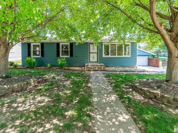 307 Cherry Ct, Silvis, IL 61282