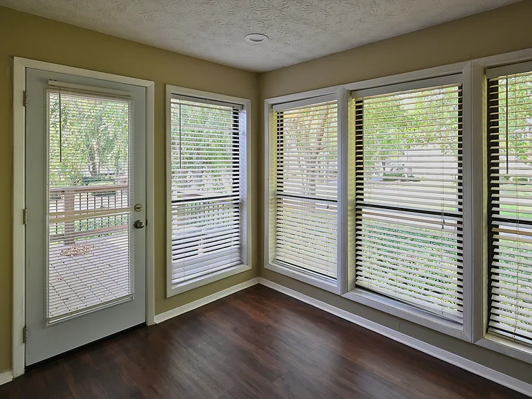 908 Park Ridge Cir — Photo 18