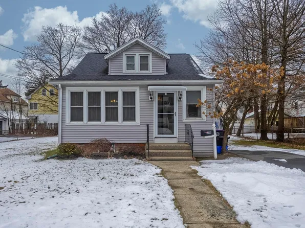 346 Hillside Ave, Holyoke, MA 01040