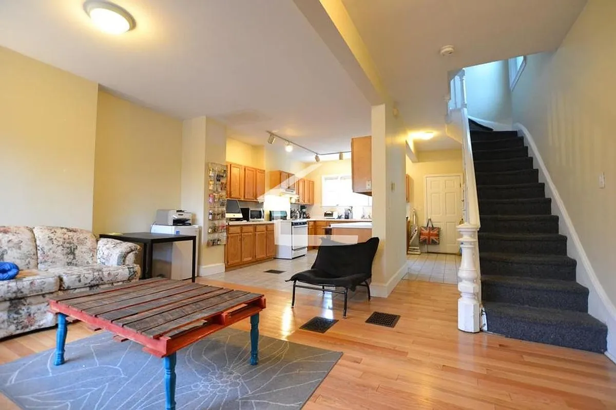 Building Photo - 10 Woodmont St #1