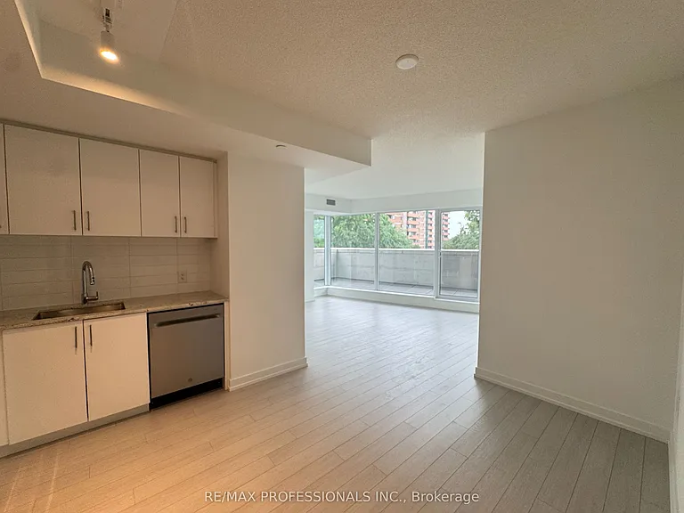 4010 Eglinton Ave W #502 — Photo 6