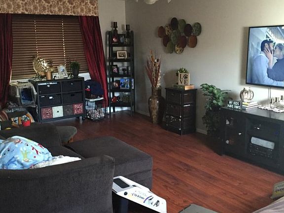 2nd image of 2 Woodbine Ct