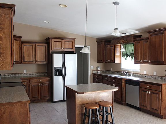 3rd image of 143 Bridgestone Dr