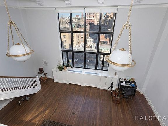3rd image of 11 W 67th St #706