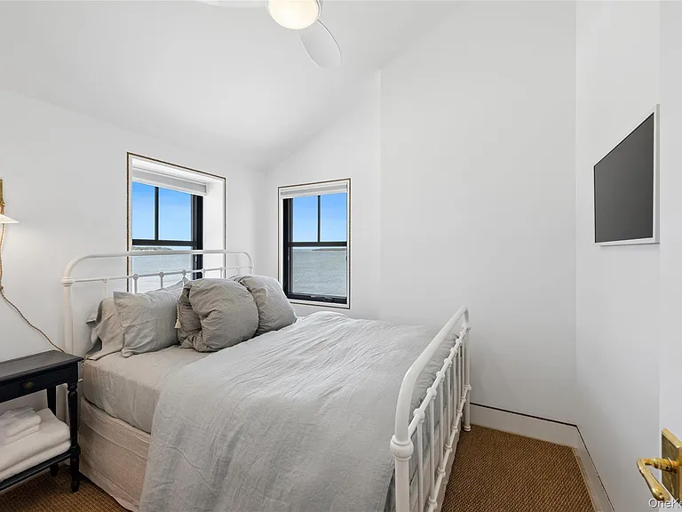 610 Park Ave — Photo 17