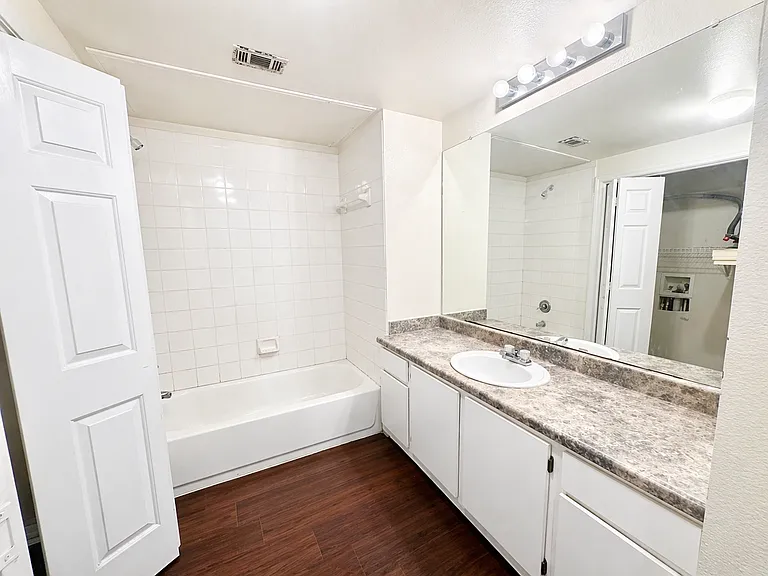 2320 Gracy Farms Ln #1431 — Photo 8