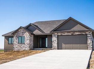 802 Fairview Hills Dr, Malvern, IA 51551