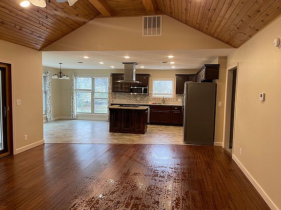 2nd image of 2503 Redbud Ln