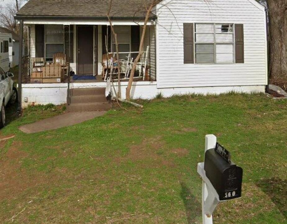 1st image of 560 Gaut St SE