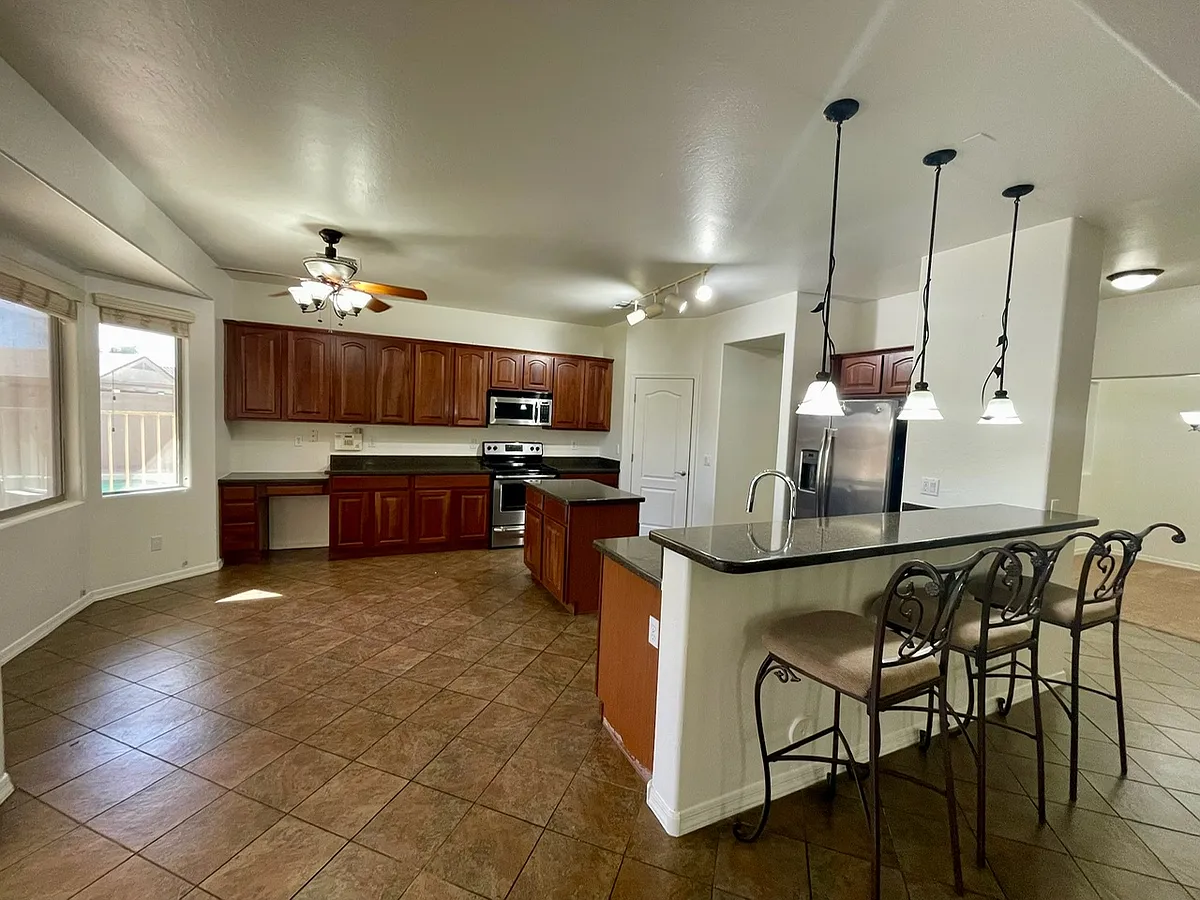 Building Photo - 17449 W Crocus Dr