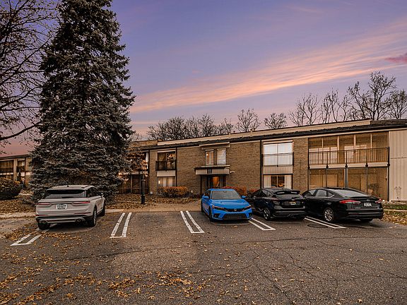 3rd image of 18445 University Park Dr