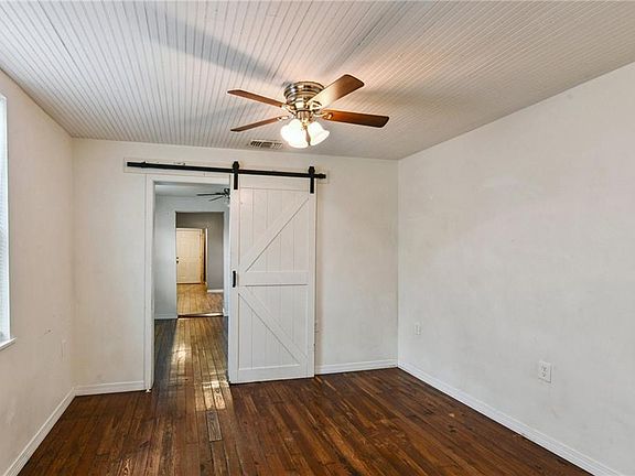 4th image of 2913 Hawkston St