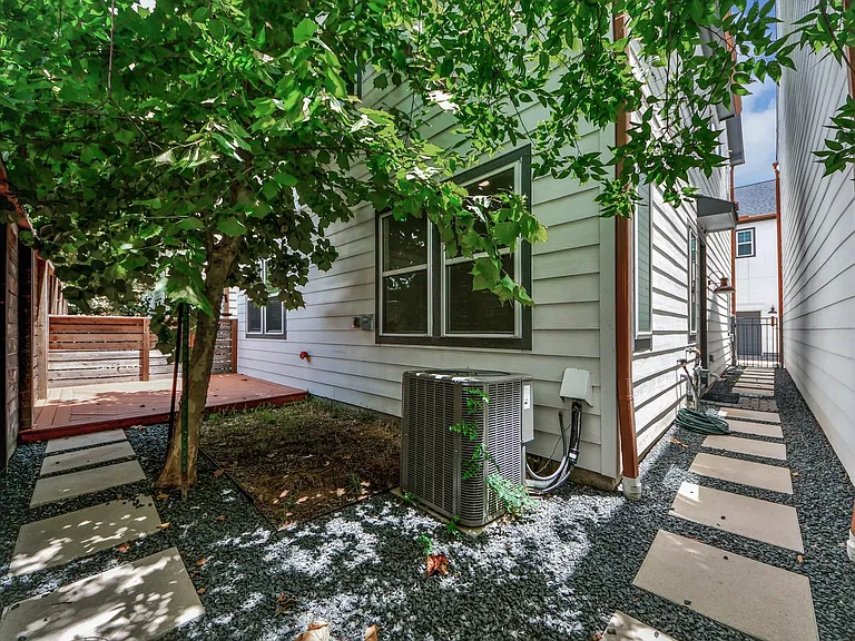 9577 Neuens Rd #B — Photo 29