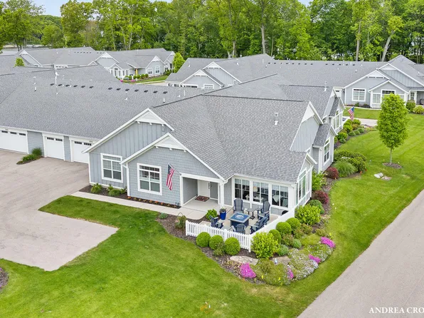 225 Janes View Dr, Holland, MI 49424