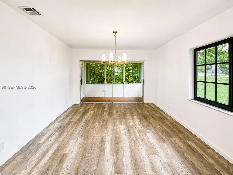 2401 NW 52nd St — Photo 4