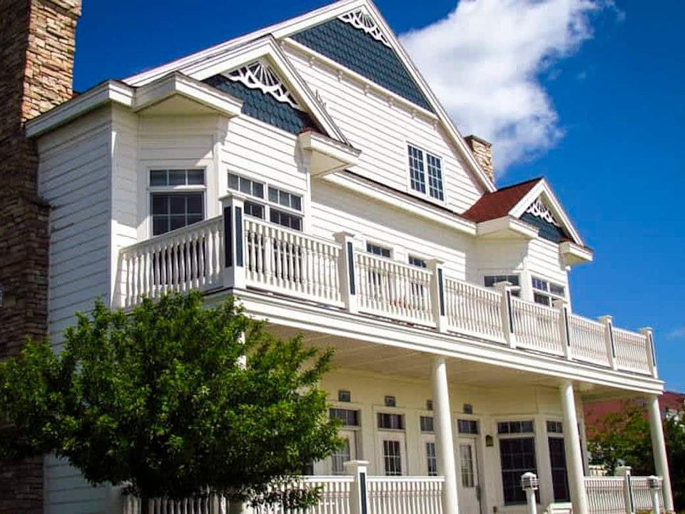 1st image of 723 Beachfront Dr